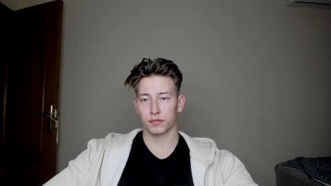 Snapshot of gym_alpha chatting on January 14, 8:26 pm Oliver online show from January 14, 8:26 pm