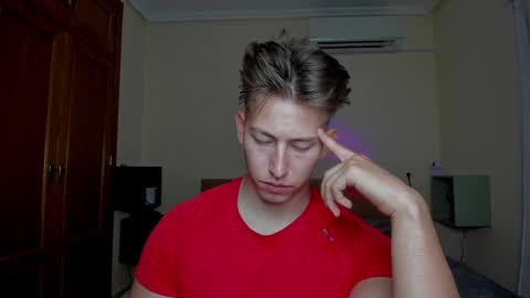 Snapshot of gym_alpha chatting on March 5, 8:44 pm Oliver online show from March 5, 8:44 pm