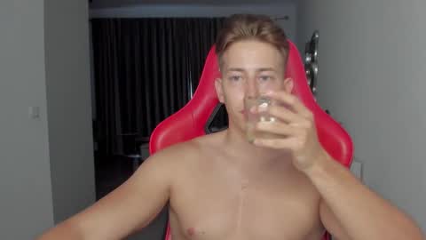 Snapshot of gym_alpha chatting on October 19, 6:11 pm Oliver online show from October 19, 6:11 pm