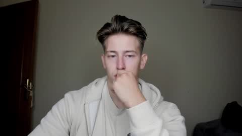 Snapshot of gym_alpha chatting on December 22, 8:25 pm Oliver online show from December 22, 8:25 pm