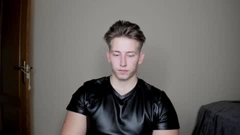 Snapshot of gym_alpha chatting on December 23, 6:58 pm Oliver online show from December 23, 6:58 pm