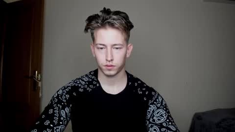 Snapshot of gym_alpha chatting on December 25, 6:41 pm Oliver online show from December 25, 6:41 pm