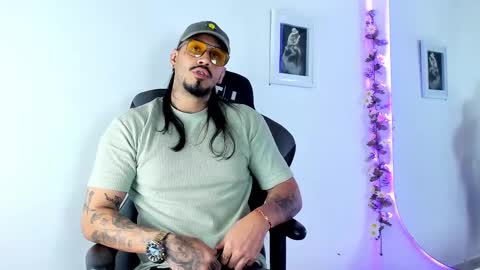 hache222 online show from February 13, 10:54 pm