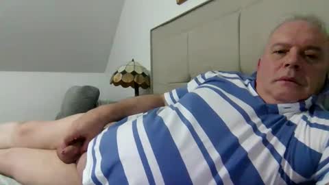 Snapshot of haggisstop chatting on September 12, 9:59 pm haggisstop online show from September 12, 9:59 pm