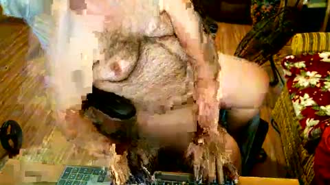 Snapshot of hairybear813 chatting on December 29, 11:29 pm hairybear813 online show from December 29, 11:29 pm