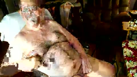 Snapshot of hairybear813 chatting on January 5, 11:44 pm hairybear813 online show from January 5, 11:44 pm