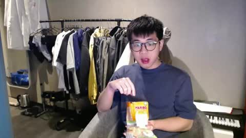 handsome_mannn online show from February 4, 12:16 am