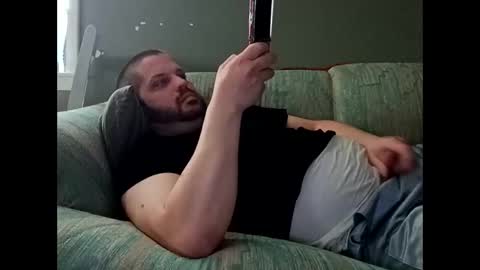 Handsomedaddy198923 online show from April 13, 3:23 pm