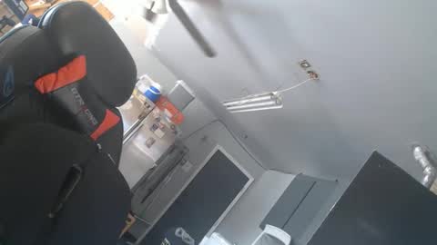 handystud33 online show from April 17, 5:04 pm