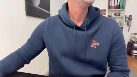 hanky online show from December 19, 9:28 am