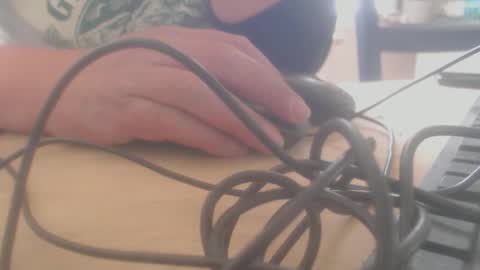 hannes_k online show from April 14, 2:27 pm