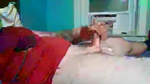 Snapshot of hardcockoncam22 chatting on October 28, 12:24 am cervixpainter25 online show from October 28, 12:24 am
