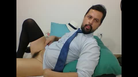 Snapshot of harry_goldenmillerx10fun chatting on December 5, 8:56 pm  Harry    online show from December 5, 8:56 pm