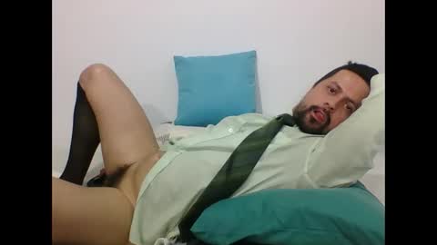 Snapshot of harry_goldenmillerx10fun chatting on December 11, 9:22 pm  Harry    online show from December 11, 9:22 pm