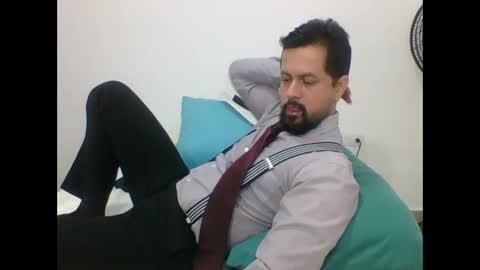 Snapshot of harry_goldenmillerx10fun chatting on December 3, 2:27 pm  Harry    online show from December 3, 2:27 pm