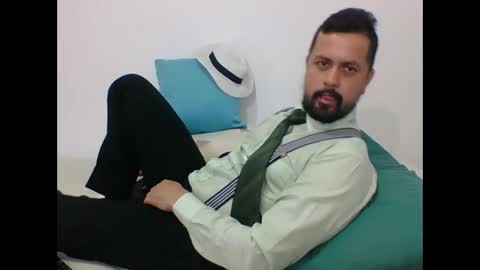 Snapshot of harry_goldenmillerx10fun chatting on January 9, 9:26 pm  Harry    online show from January 9, 9:26 pm