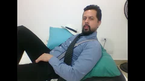 Snapshot of harry_goldenmillerx10fun chatting on December 4, 3:21 pm  Harry    online show from December 4, 3:21 pm