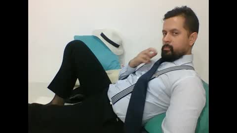 Snapshot of harry_goldenmillerx10fun chatting on January 24, 8:54 pm  Harry    online show from January 24, 8:54 pm