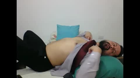 Snapshot of harry_goldenmillerx10fun chatting on January 16, 2:19 pm  Harry    online show from January 16, 2:19 pm