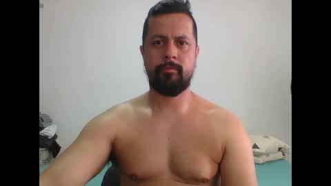 Snapshot of harry_goldenmillerx10fun chatting on January 11, 2:36 pm  Harry    online show from January 11, 2:36 pm