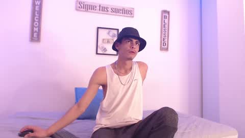 Snapshot of harrythomson1 chatting on December 31, 4:38 am harry thomson online show from December 31, 4:38 am