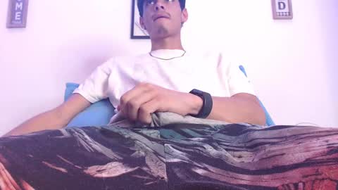 Snapshot of harrythomson1 chatting on February 15, 5:09 am harry thomson online show from February 15, 5:09 am