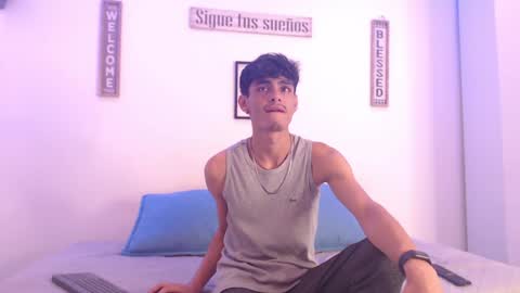 Snapshot of harrythomson1 chatting on January 3, 5:39 am harry thomson online show from January 3, 5:39 am