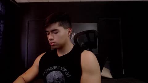 hat_guy01 online show from March 2, 8:38 pm