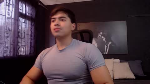 hat_guy01 online show from February 20, 8:43 pm