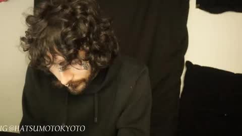 Snapshot of hatsumotokyoto chatting on February 21, 1:55 am More content   2   online show from February 21, 1:55 am