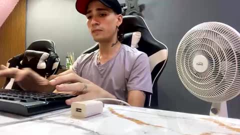 Snapshot of hell_boy66 chatting on January 14, 12:22 am Eros online show from January 14, 12:22 am