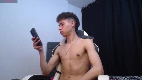 Snapshot of hellcat_xx chatting on October 25, 5:09 am   CROW  online show from October 25, 5:09 am