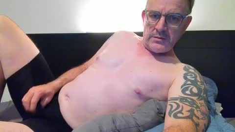 hempie1973 online show from June 17, 11:12 am