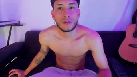 henrik_senn online show from December 1, 11:41 pm