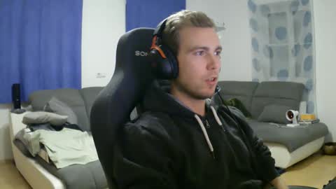 John Pearl online show from April 4, 7:44 pm