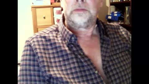 Snapshot of hereford66 chatting on February 19, 9:17 am hereford66 online show from February 19, 9:17 am