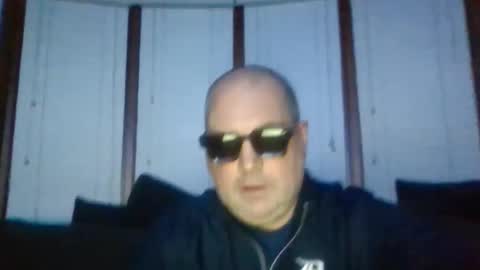 holden_minutz online show from December 3, 8:42 am