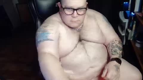 Snapshot of hoosierdaddyxl chatting on January 2, 5:03 am Sir online show from January 2, 5:03 am