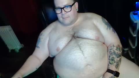 Snapshot of hoosierdaddyxl chatting on December 22, 5:34 am Sir online show from December 22, 5:34 am