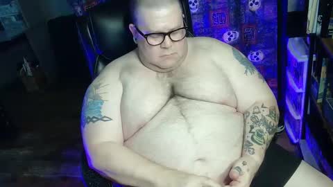 Snapshot of hoosierdaddyxl chatting on October 1, 5:17 pm Sir online show from October 1, 5:17 pm