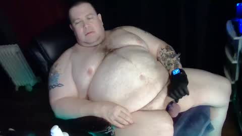 Snapshot of hoosierdaddyxl chatting on December 23, 4:55 am Sir online show from December 23, 4:55 am