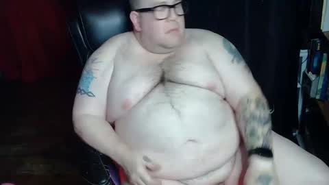 Snapshot of hoosierdaddyxl chatting on December 11, 5:33 am Sir online show from December 11, 5:33 am