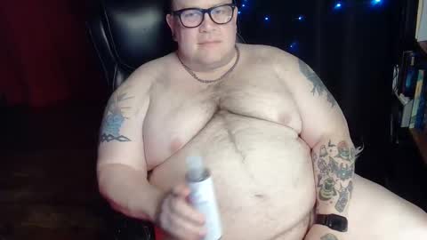 Snapshot of hoosierdaddyxl chatting on December 9, 5:40 am Sir online show from December 9, 5:40 am