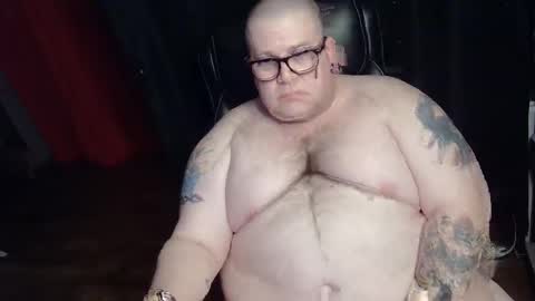 Snapshot of hoosierdaddyxl chatting on December 8, 4:57 am Sir online show from December 8, 4:57 am