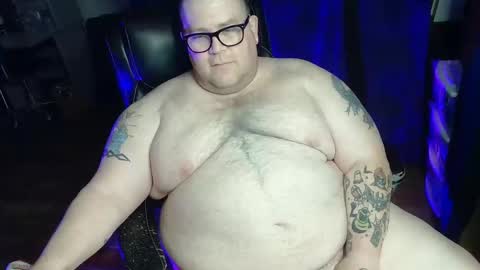 Snapshot of hoosierdaddyxl chatting on September 11, 4:00 am Sir online show from September 11, 4:00 am