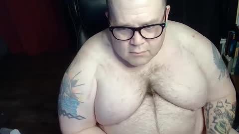 Snapshot of hoosierdaddyxl chatting on December 17, 2:00 pm Sir online show from December 17, 2:00 pm