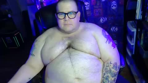 Snapshot of hoosierdaddyxl chatting on October 26, 3:30 am Sir online show from October 26, 3:30 am