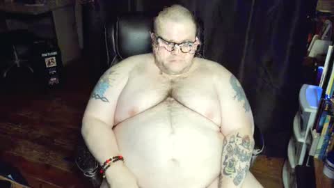 Snapshot of hoosierdaddyxl chatting on January 13, 5:12 am Sir online show from January 13, 5:12 am