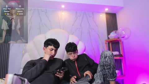 hoot_booys_ online show from March 8, 2:04 am