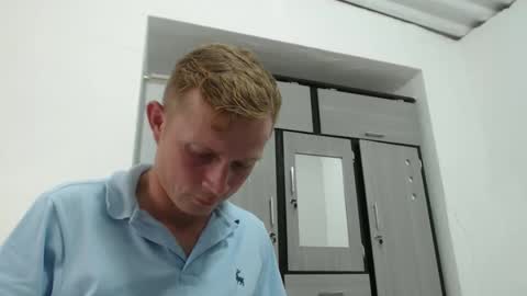 Snapshot of hot_mann11 chatting on March 9, 9:36 pm angel online show from March 9, 9:36 pm